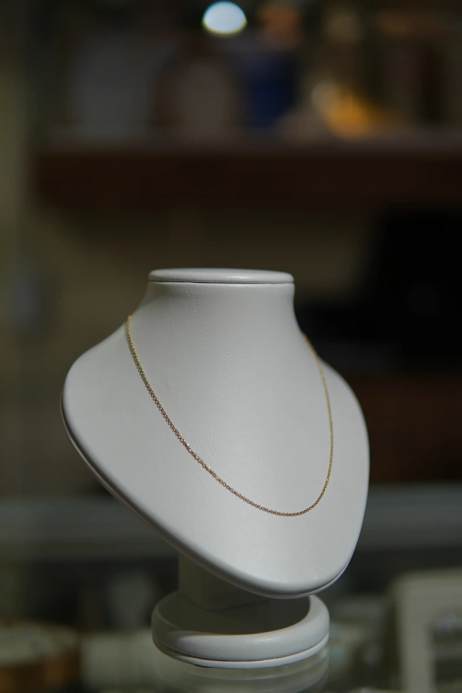 Cadena ultrafina de perfil liso en oro amarillo 18k — vista 5