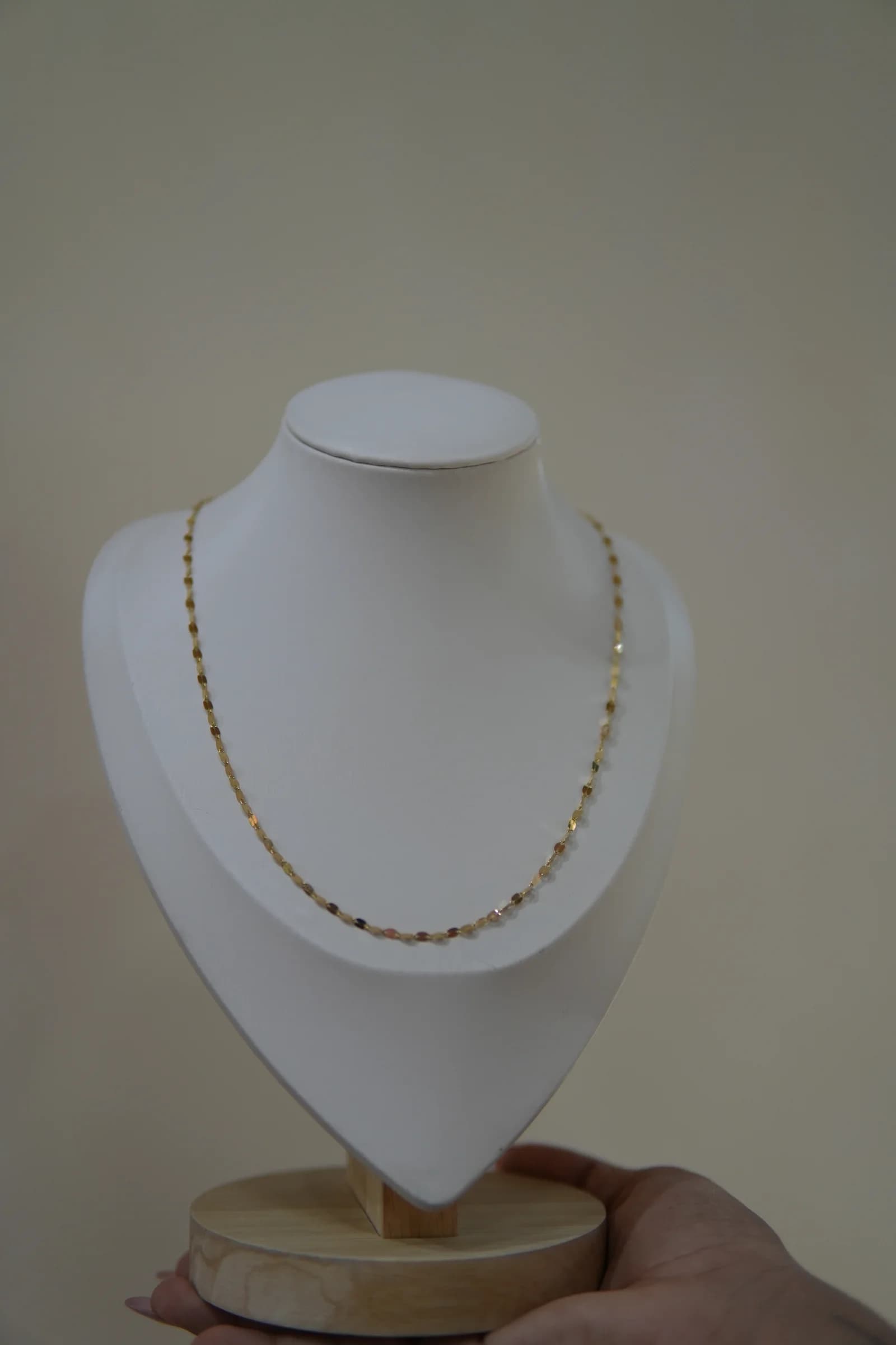 Cadena fina de eslabón redondeado en oro amarillo 18k — vista 2
