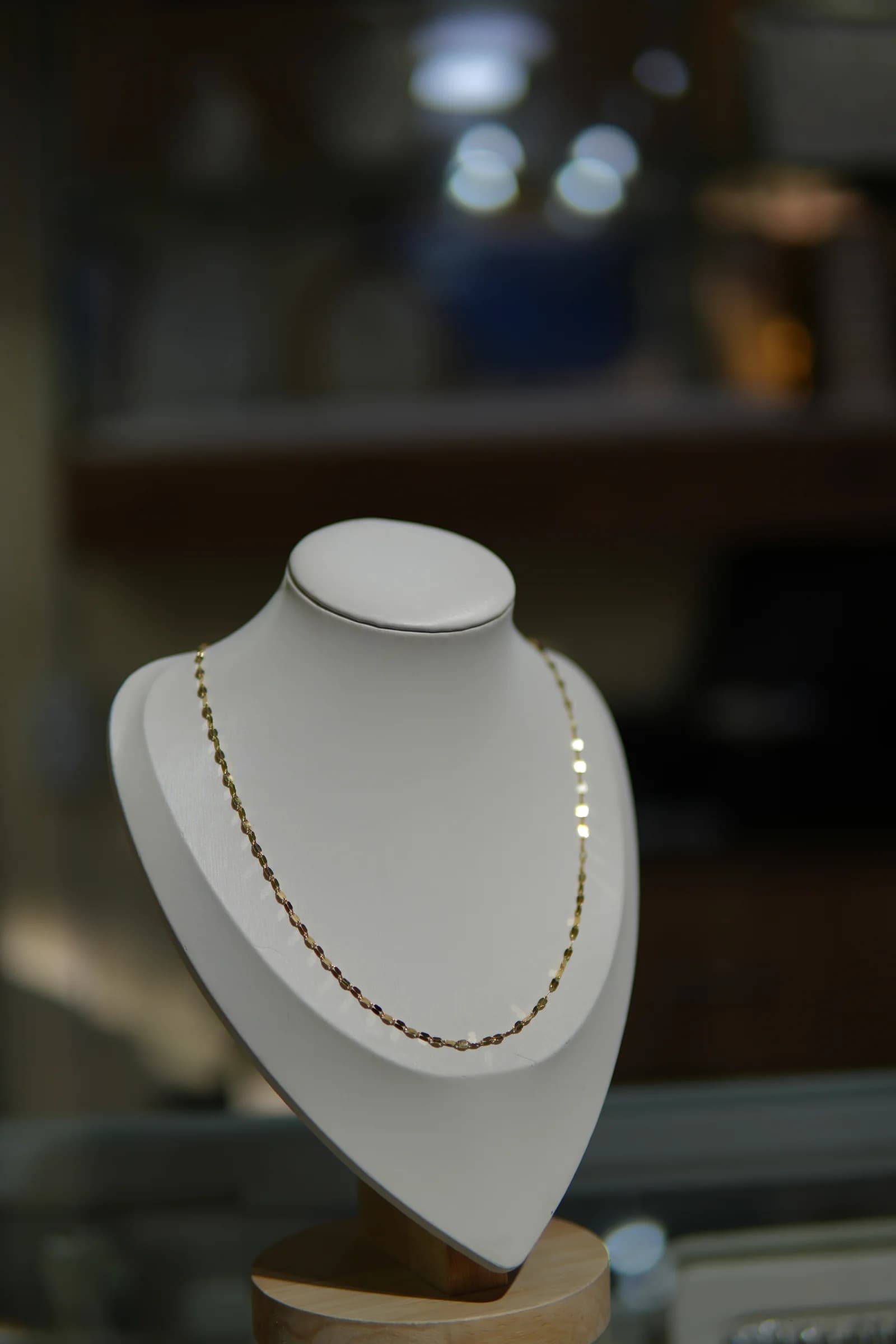 Cadena de eslabón amplio y brillo marcado en oro amarillo 18k — vista 3