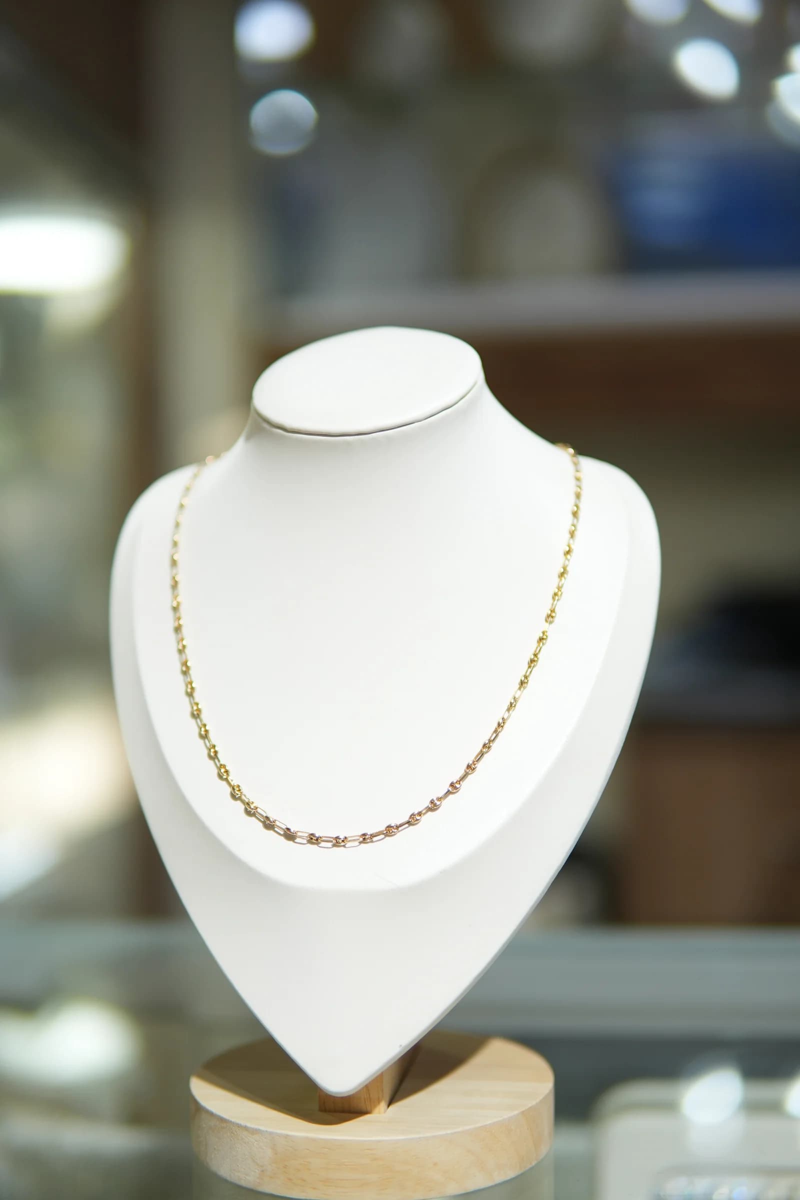 Cadena clásica de eslabón ovalado en oro amarillo 18k — vista 1