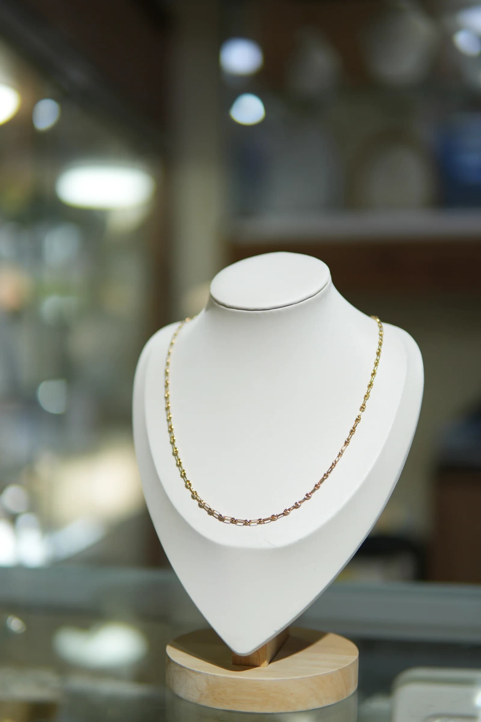 Cadena clásica de eslabón ovalado en oro amarillo 18k — vista 2
