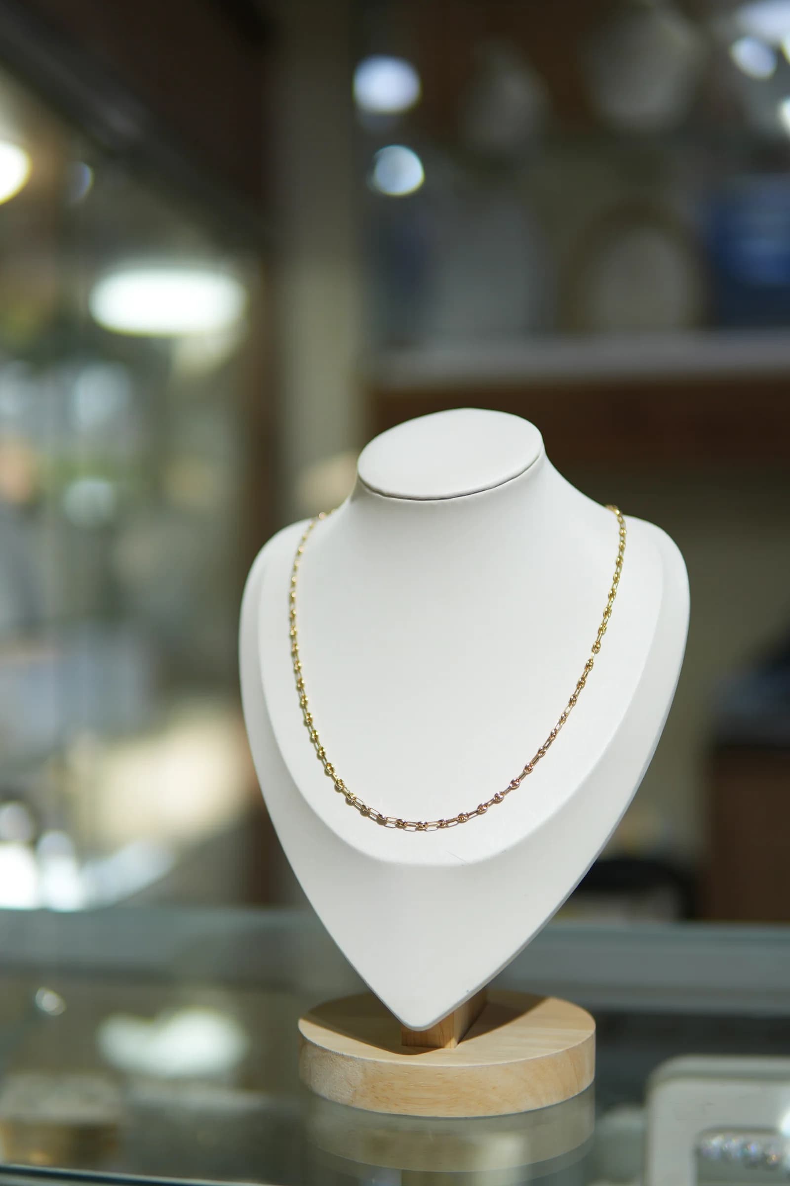 Cadena clásica de eslabón ovalado en oro amarillo 18k — vista 3