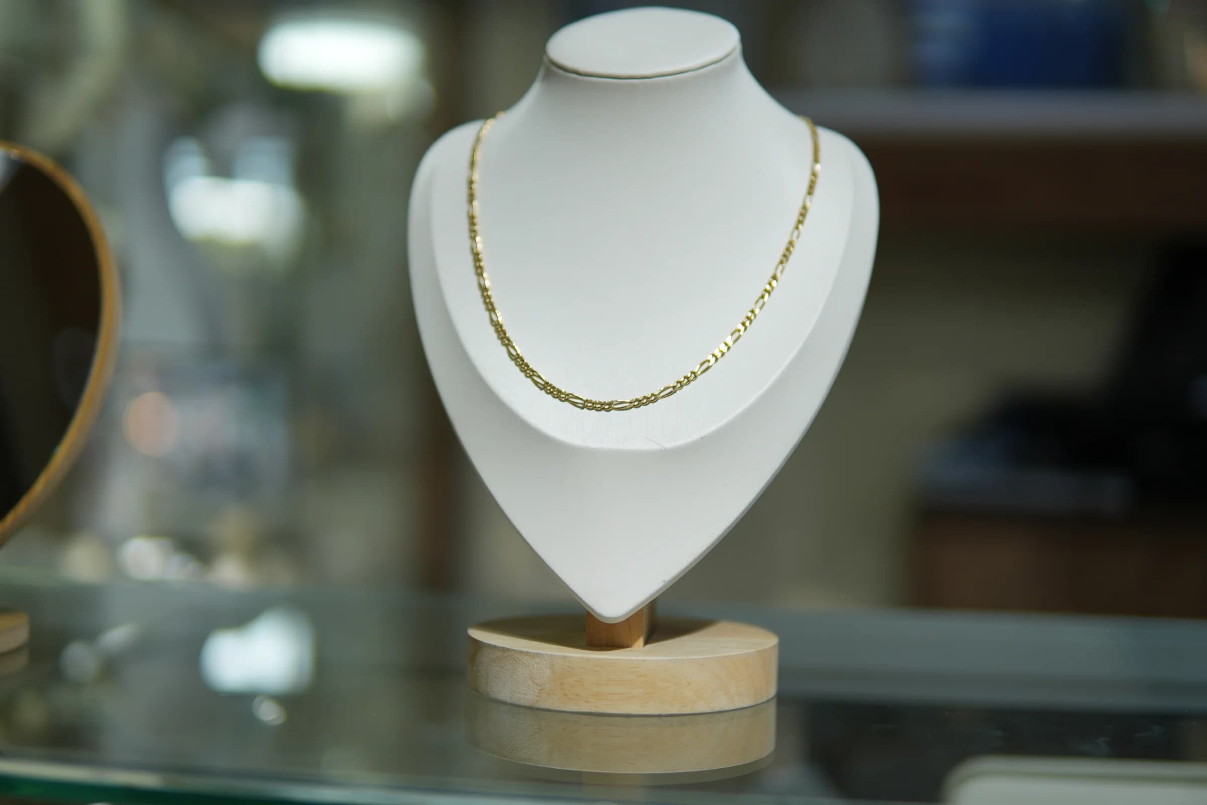 Cadena fina de textura alternada en oro amarillo 18k — vista 5