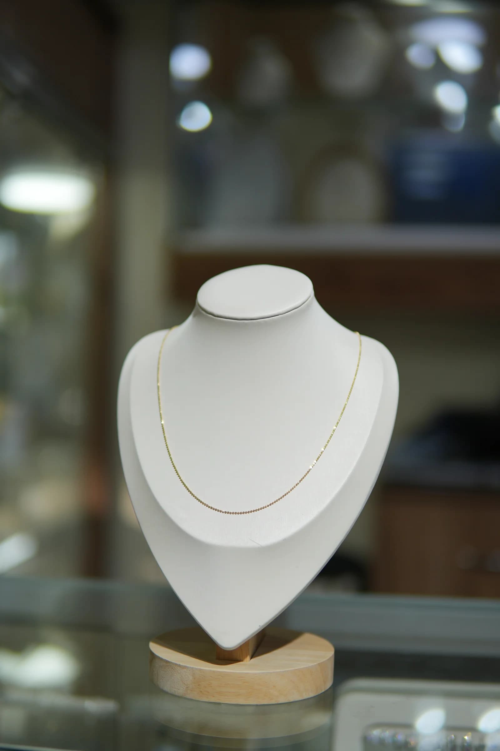 Cadena delicada de línea pulida en oro amarillo 18k — vista 1