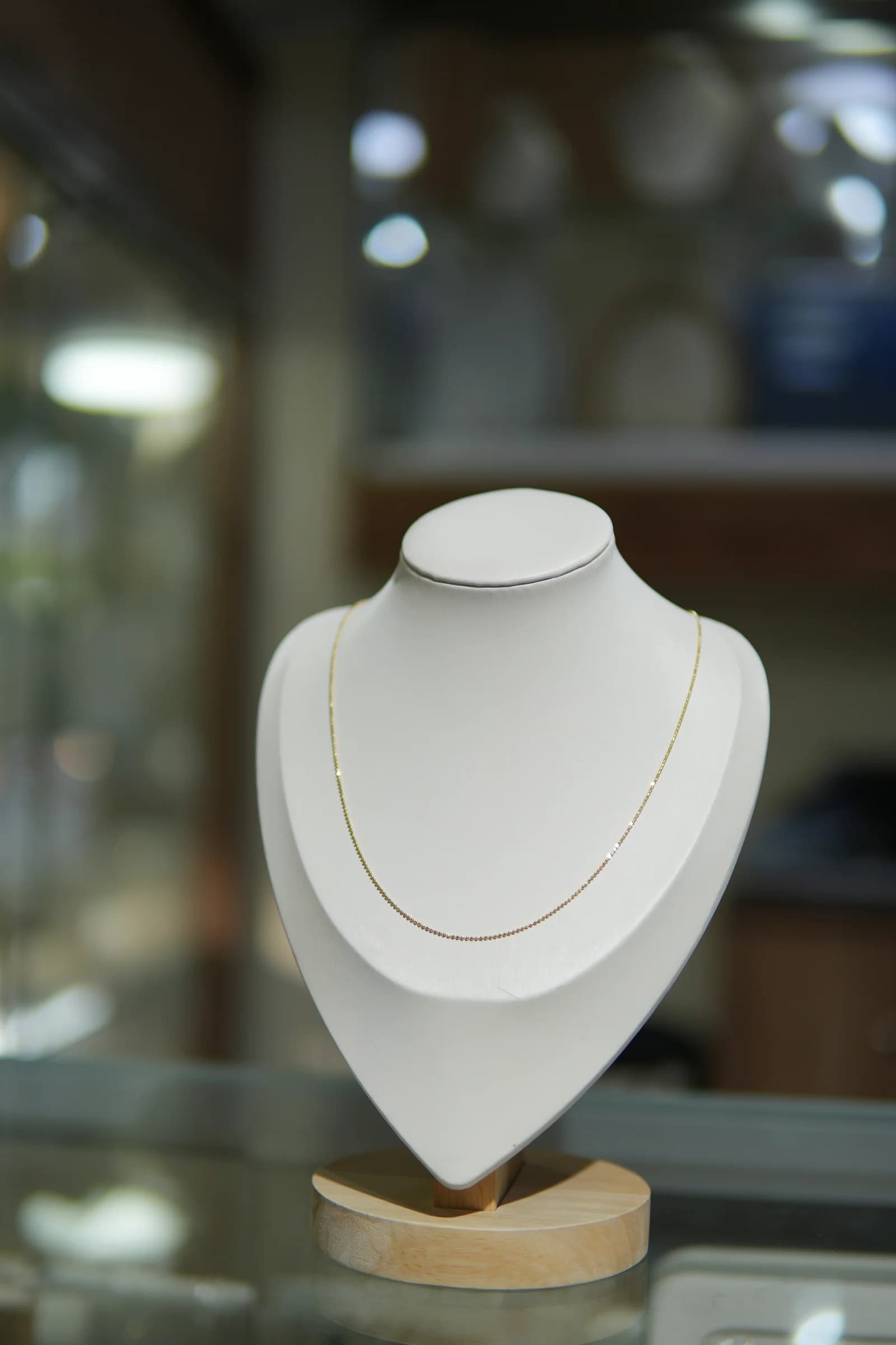 Cadena delicada de línea pulida en oro amarillo 18k — vista 2