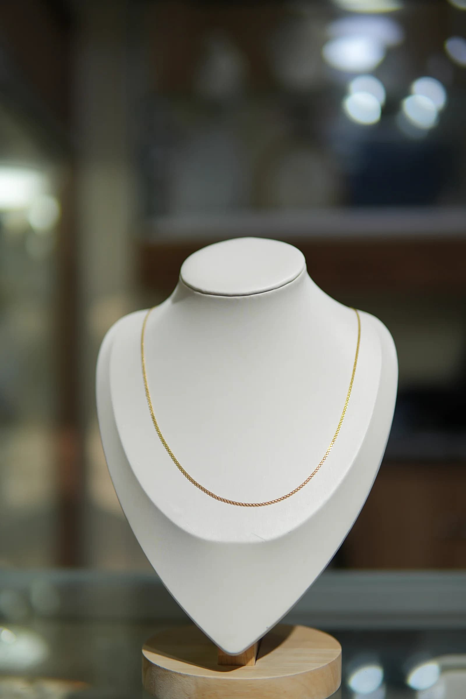 Cadena de eslabón compacto y brillo cálido en oro amarillo 18k — vista 1