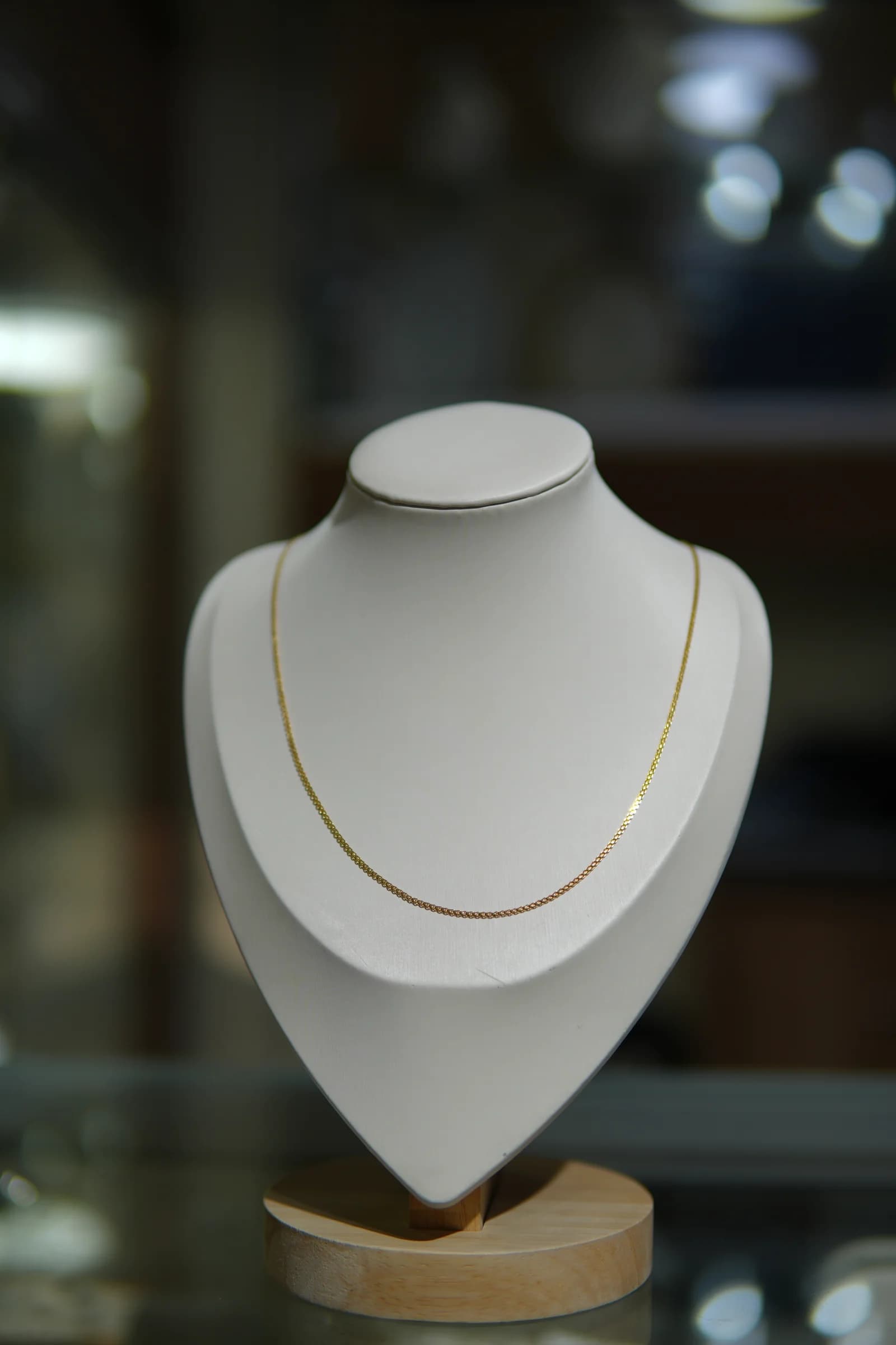 Cadena de eslabón compacto y brillo cálido en oro amarillo 18k — vista 2