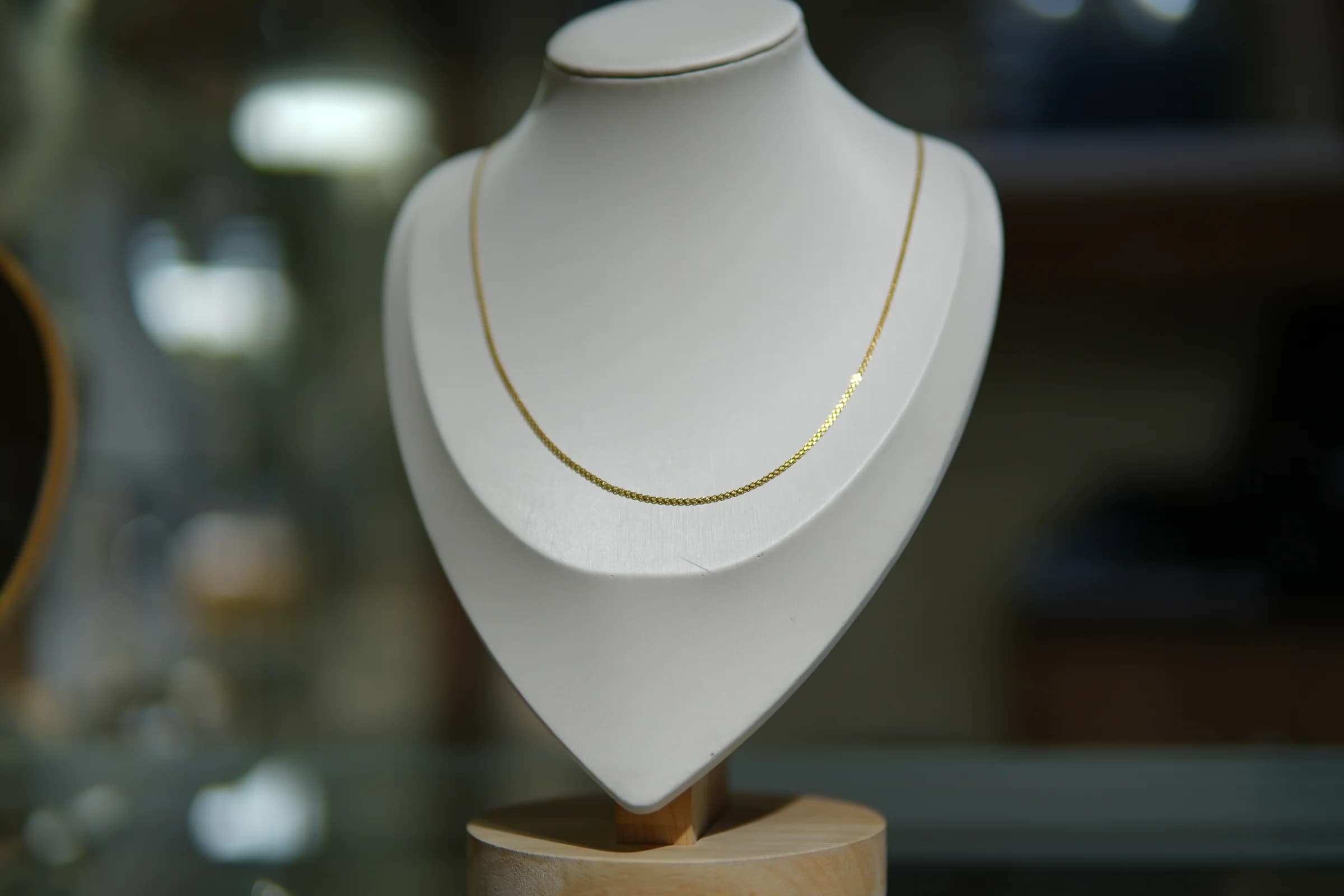 Cadena de eslabón compacto y brillo cálido en oro amarillo 18k — vista 3