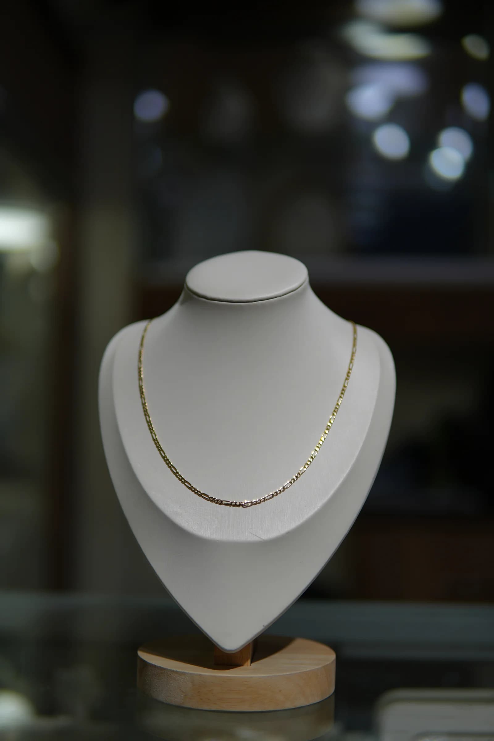 Cadena clásica de perfil medio en oro amarillo 18k — vista 2