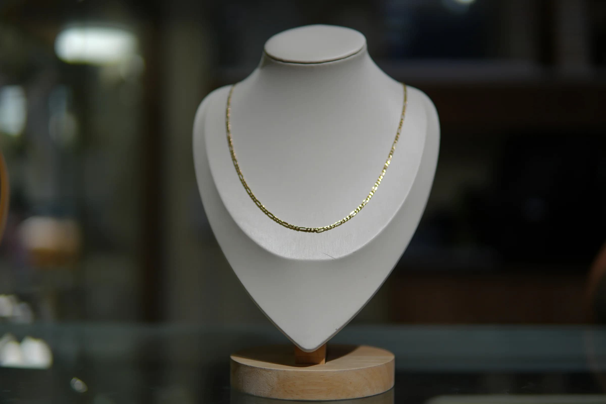Cadena clásica de perfil medio en oro amarillo 18k — vista 5