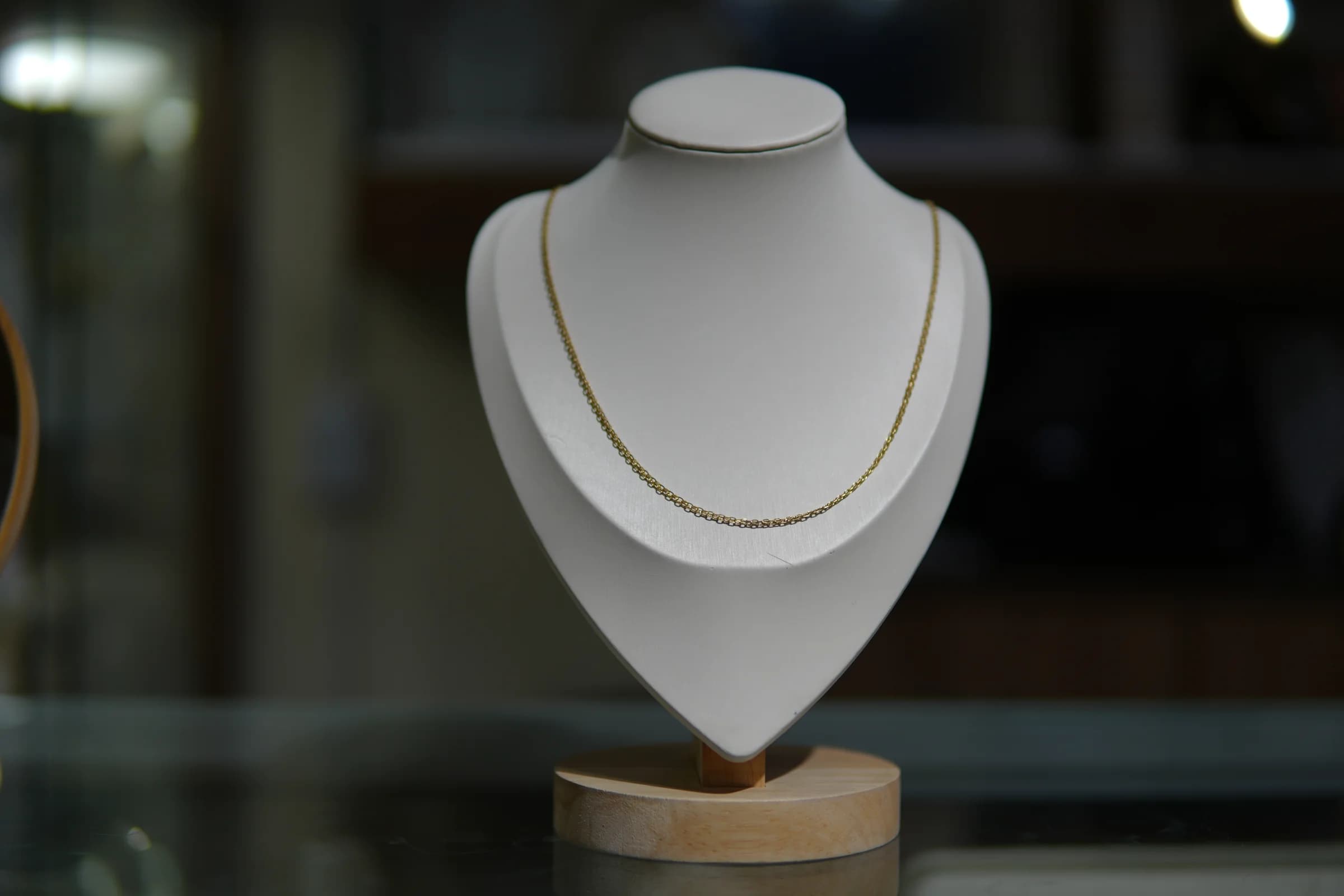 Cadena fina de reflejo satinado en oro amarillo 18k — vista 5