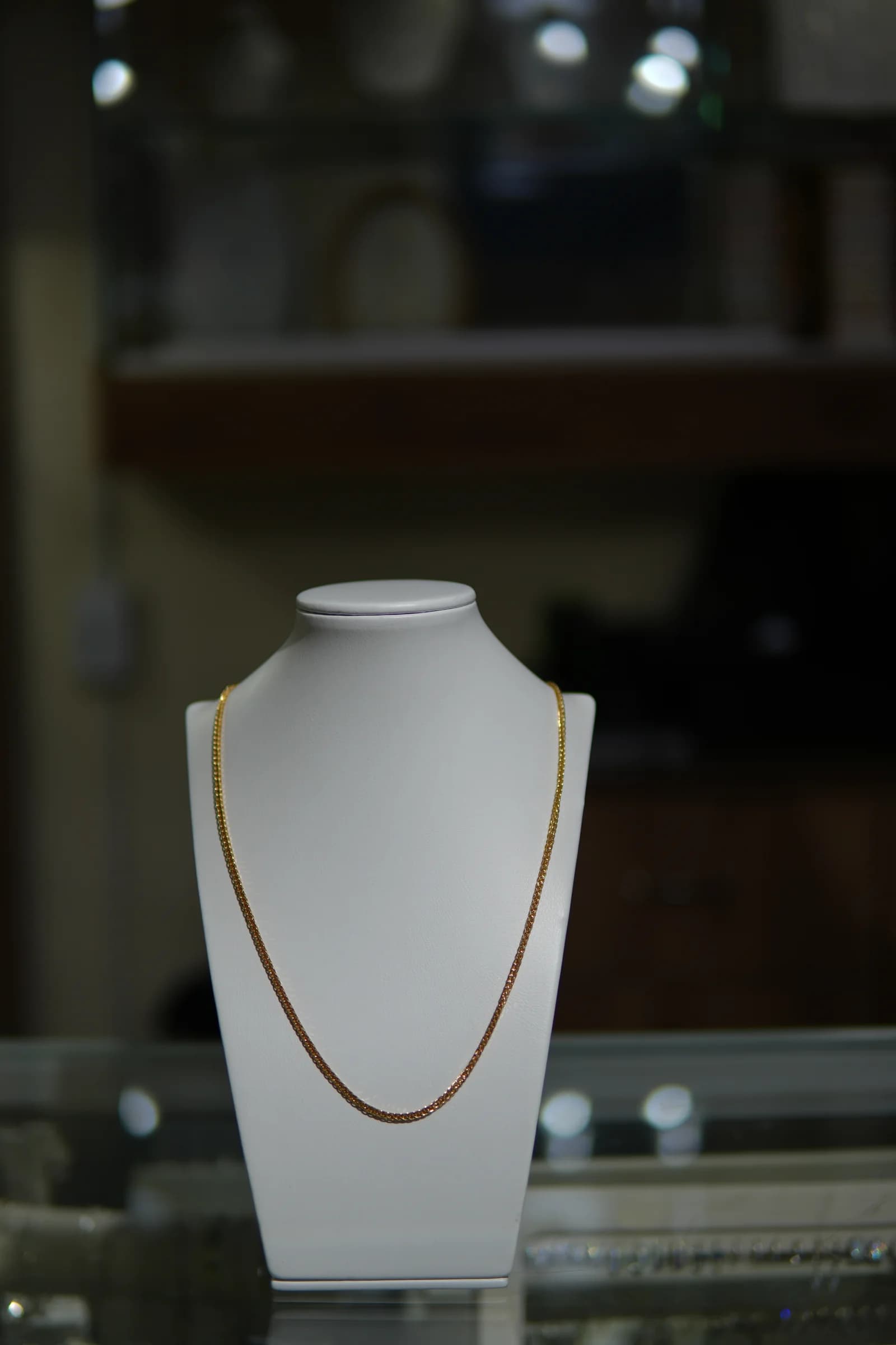 Cadena larga de eslabón compacto en oro amarillo 18k — vista 1