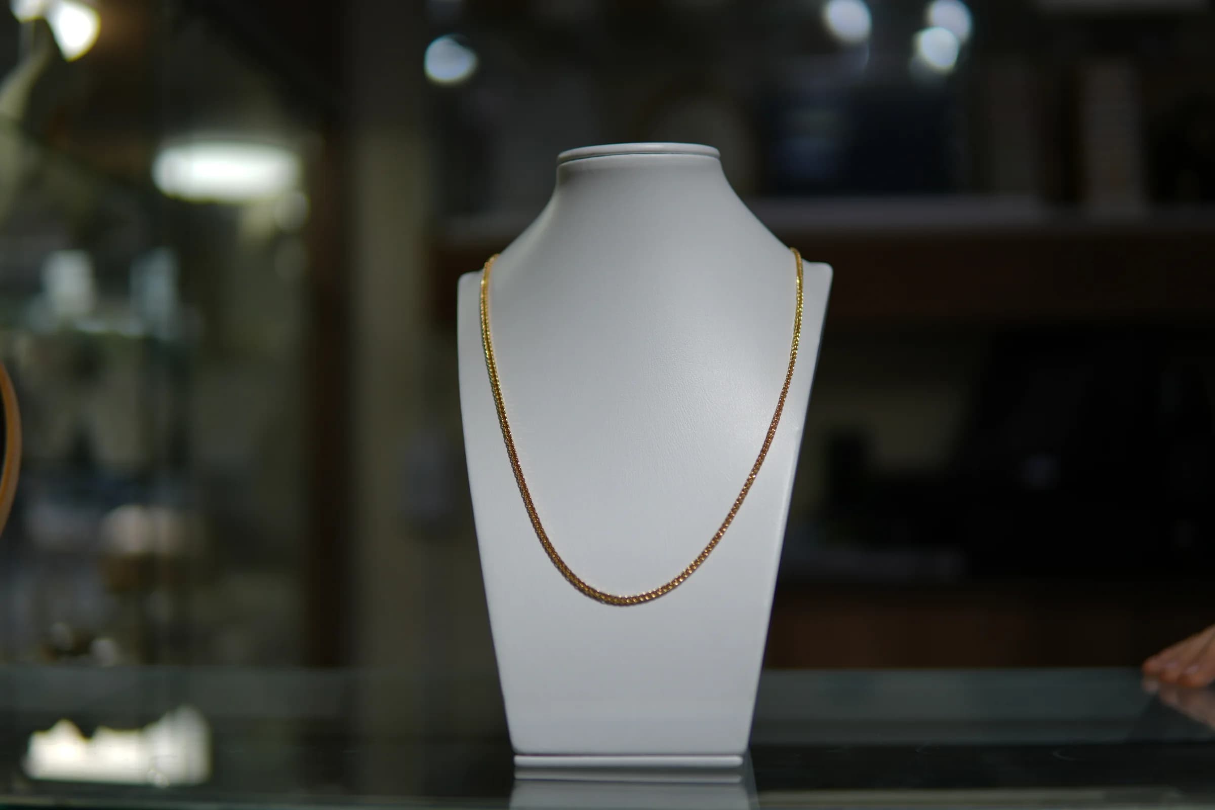 Cadena larga de eslabón compacto en oro amarillo 18k — vista 4