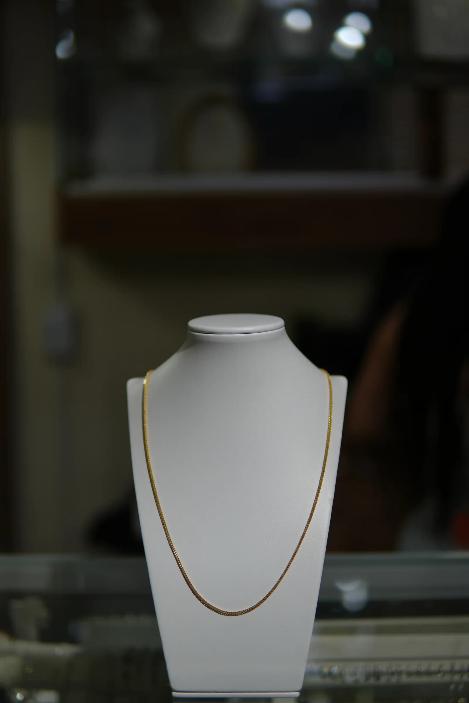Cadena fina de caída amplia en oro amarillo 18k — vista 2