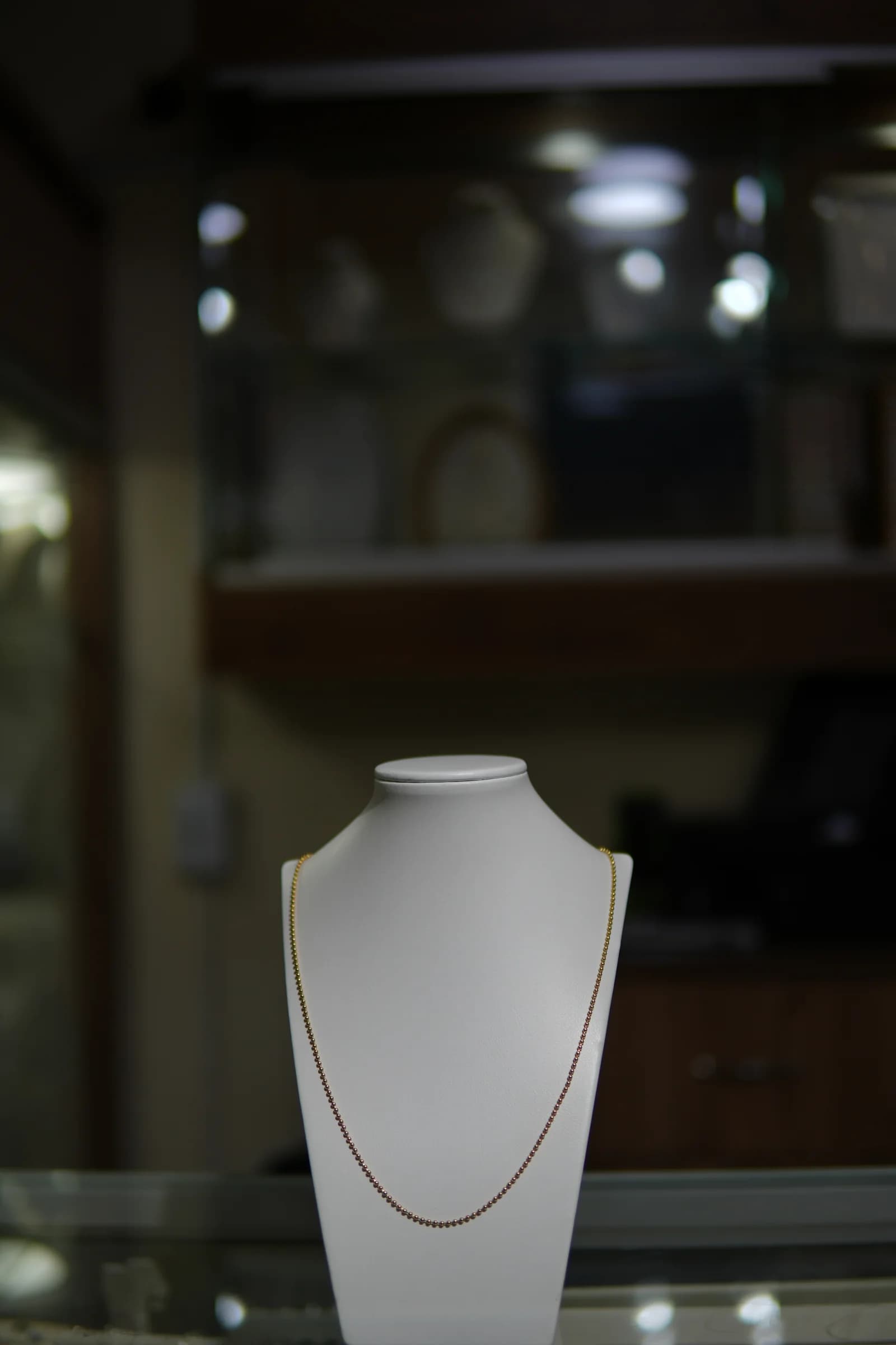 Cadena fina de caída amplia en oro amarillo 18k — vista 4