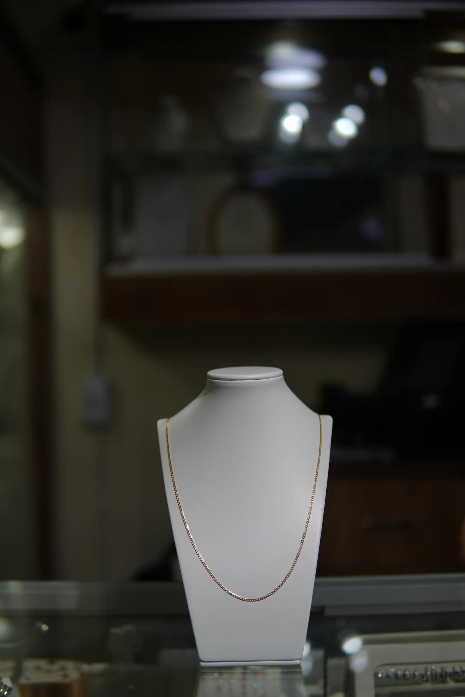 Cadena larga de línea luminosa en oro amarillo 18k — vista 2