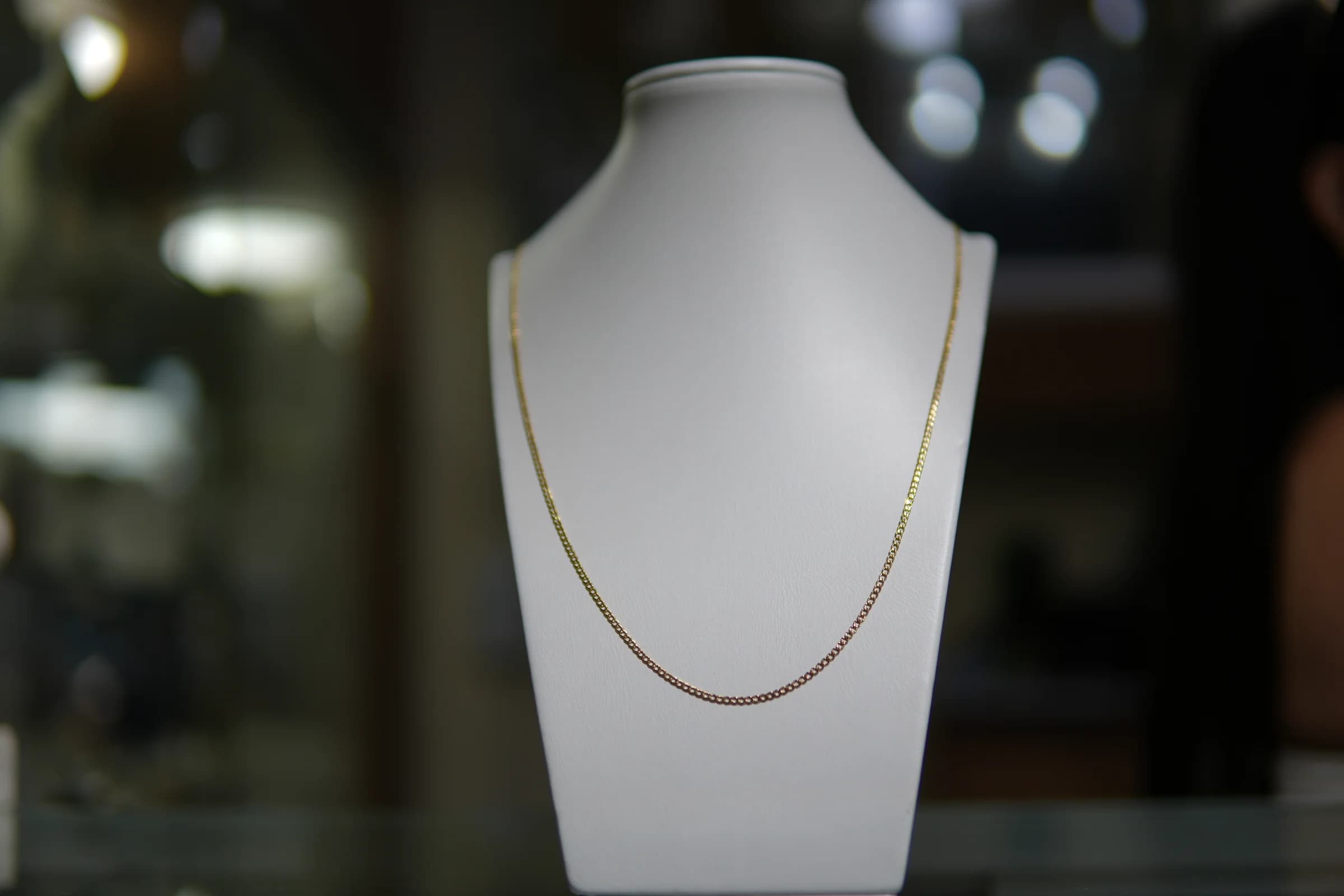 Cadena larga de línea luminosa en oro amarillo 18k — vista 3