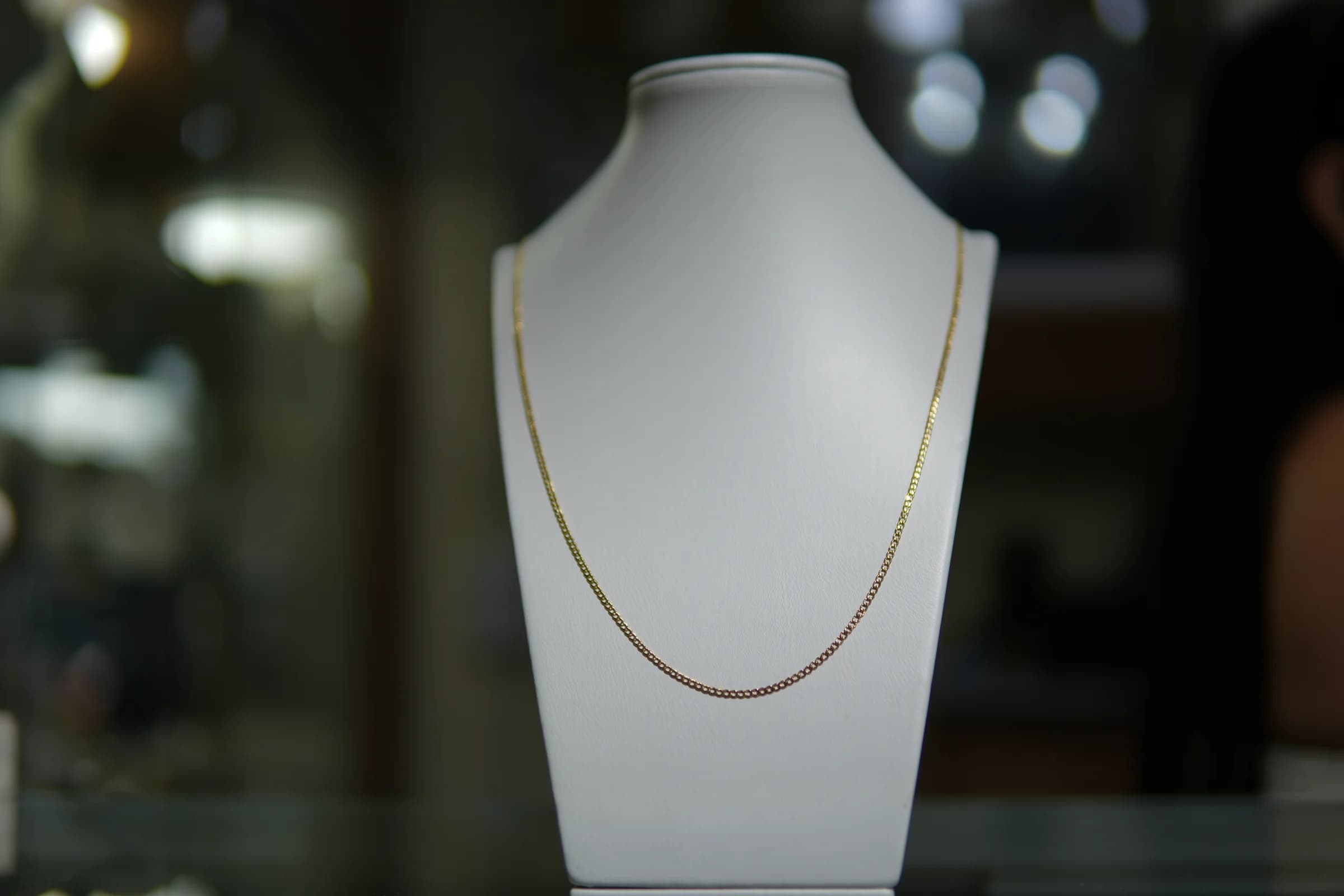 Cadena larga de línea luminosa en oro amarillo 18k — vista 4