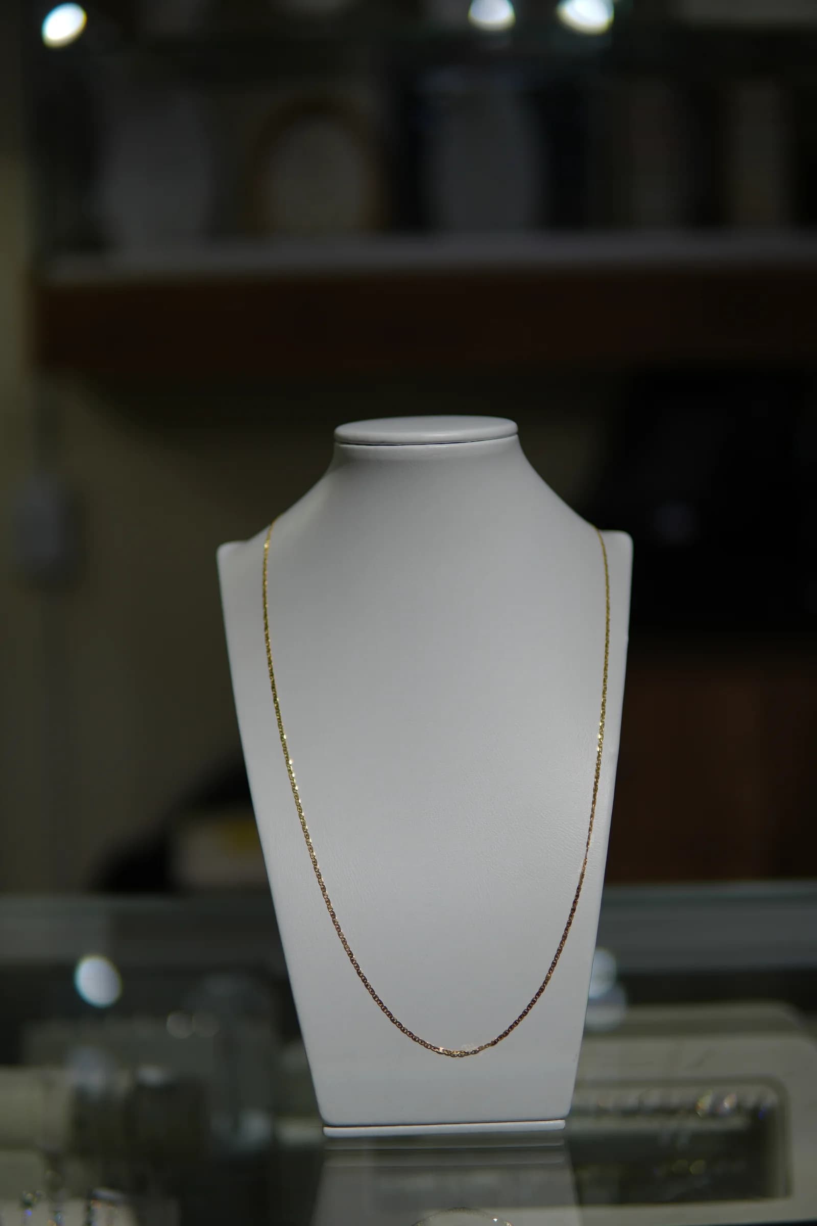 Cadena de eslabón medio y acabado luminoso en oro amarillo 18k — vista 2