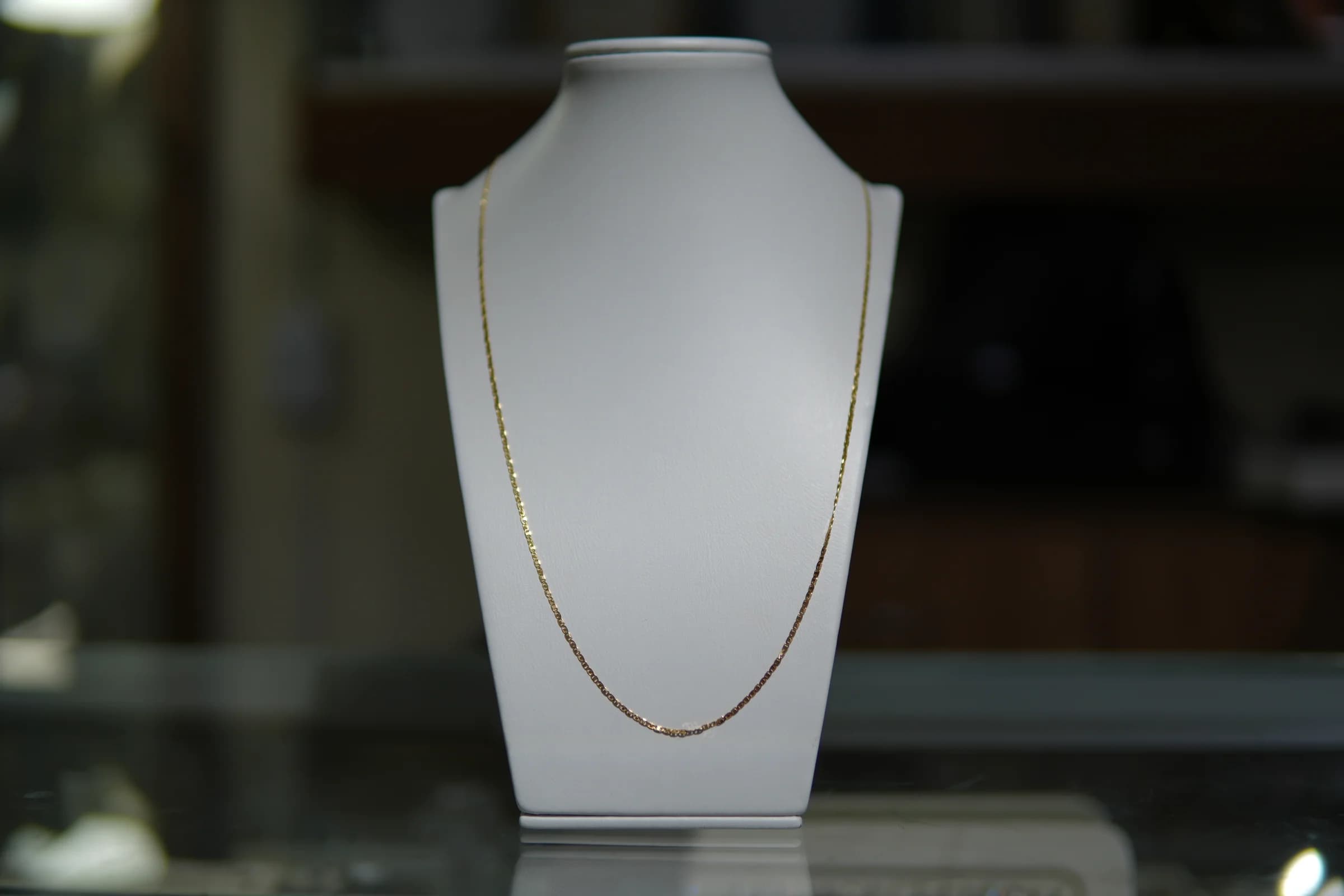 Cadena de eslabón medio y acabado luminoso en oro amarillo 18k — vista 4