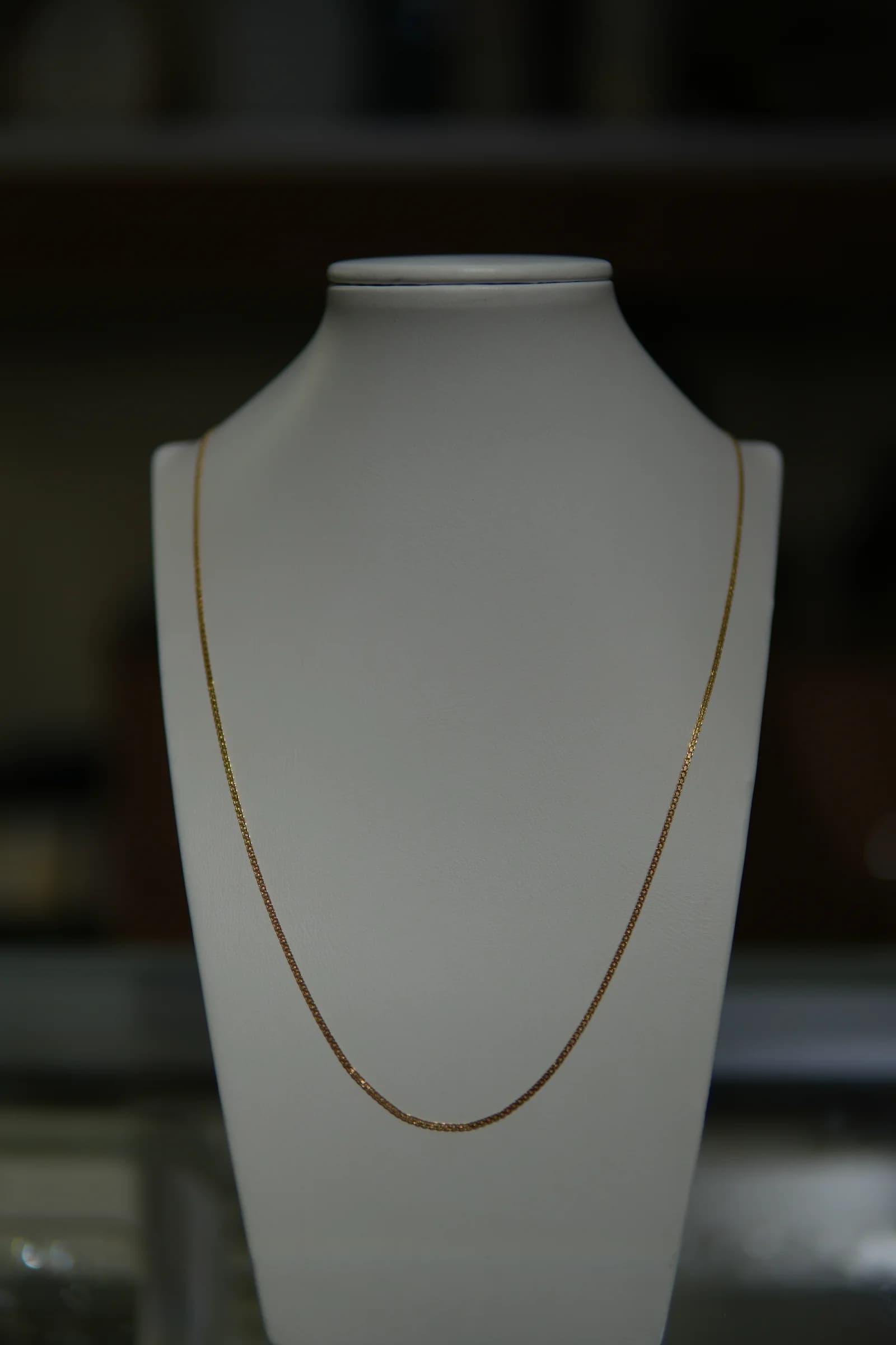 Cadena delicada de reflejos puntuales en oro amarillo 18k — vista 3