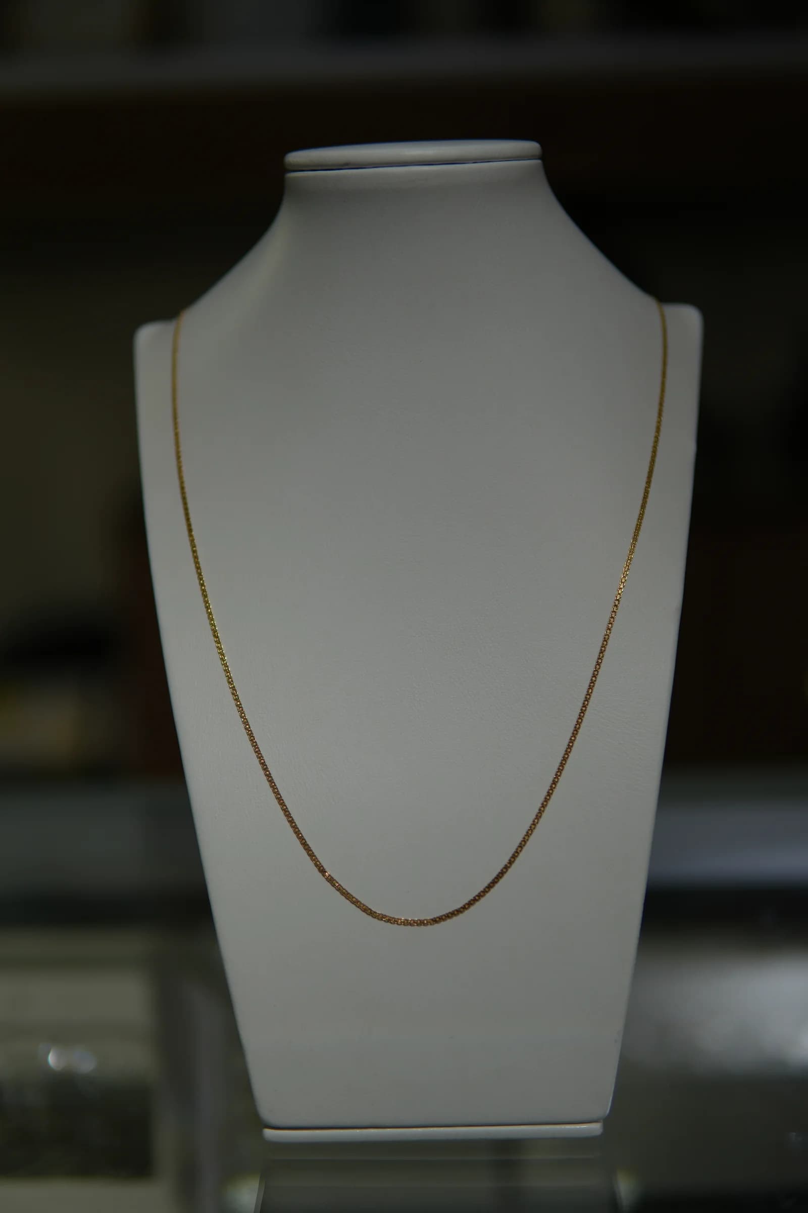 Cadena delicada de reflejos puntuales en oro amarillo 18k — vista 4