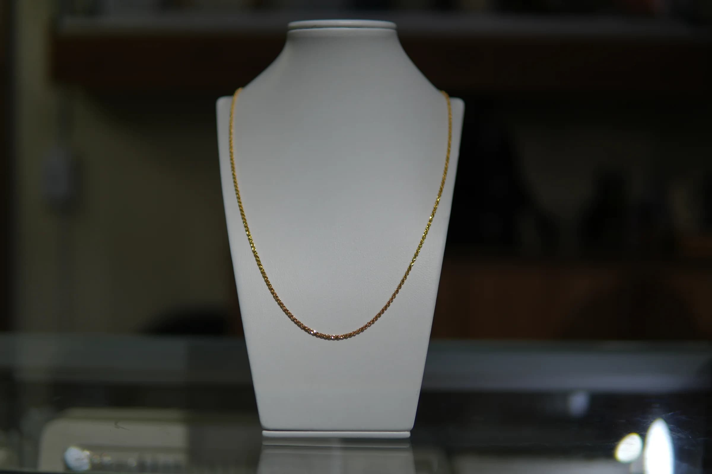 Cadena fina de línea clásica en oro amarillo 18k — vista 5