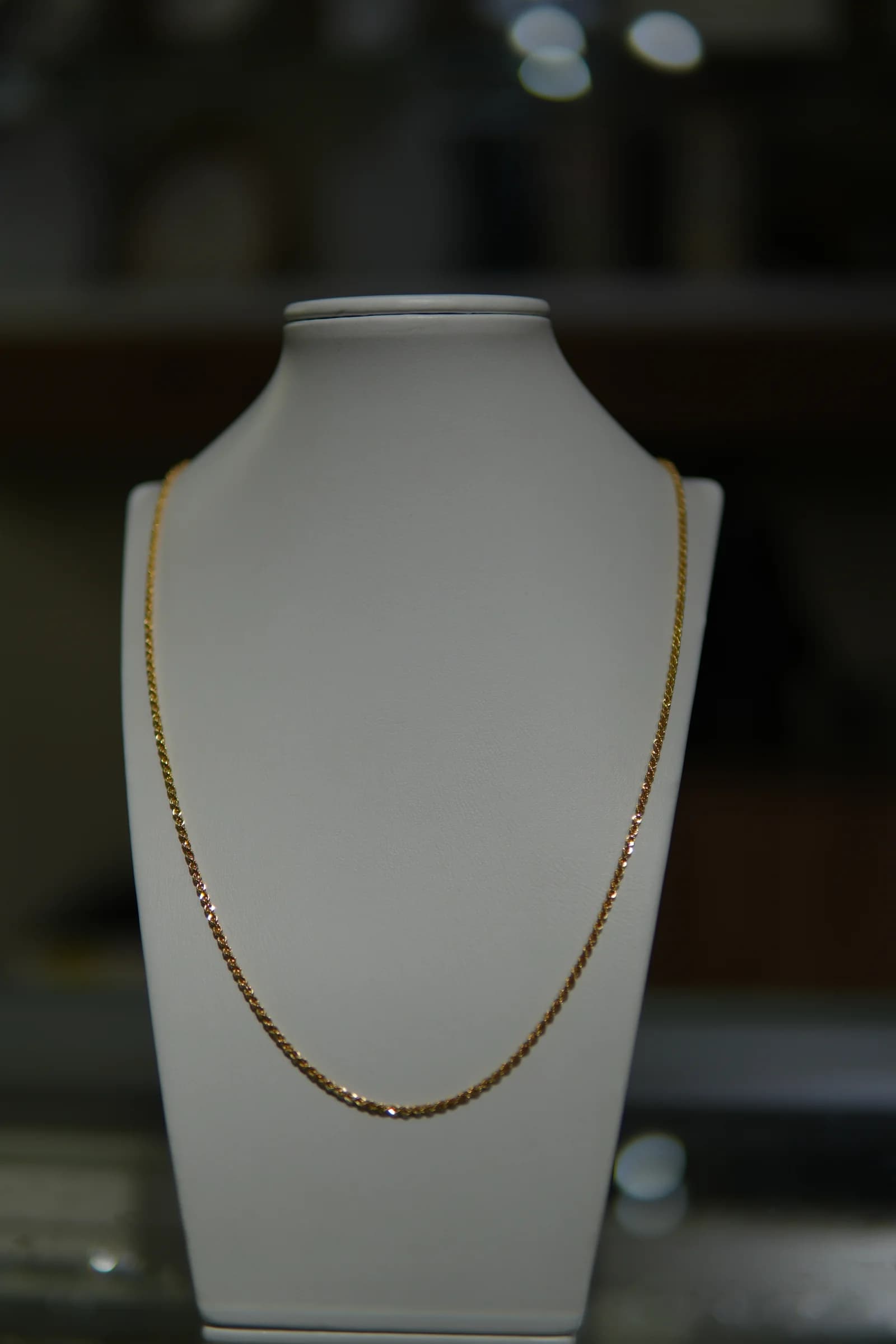 Cadena de eslabón fino facetado en oro amarillo 18k — vista 1