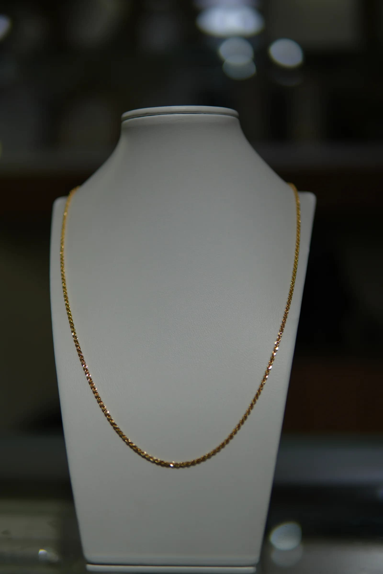 Cadena de eslabón fino facetado en oro amarillo 18k — vista 2