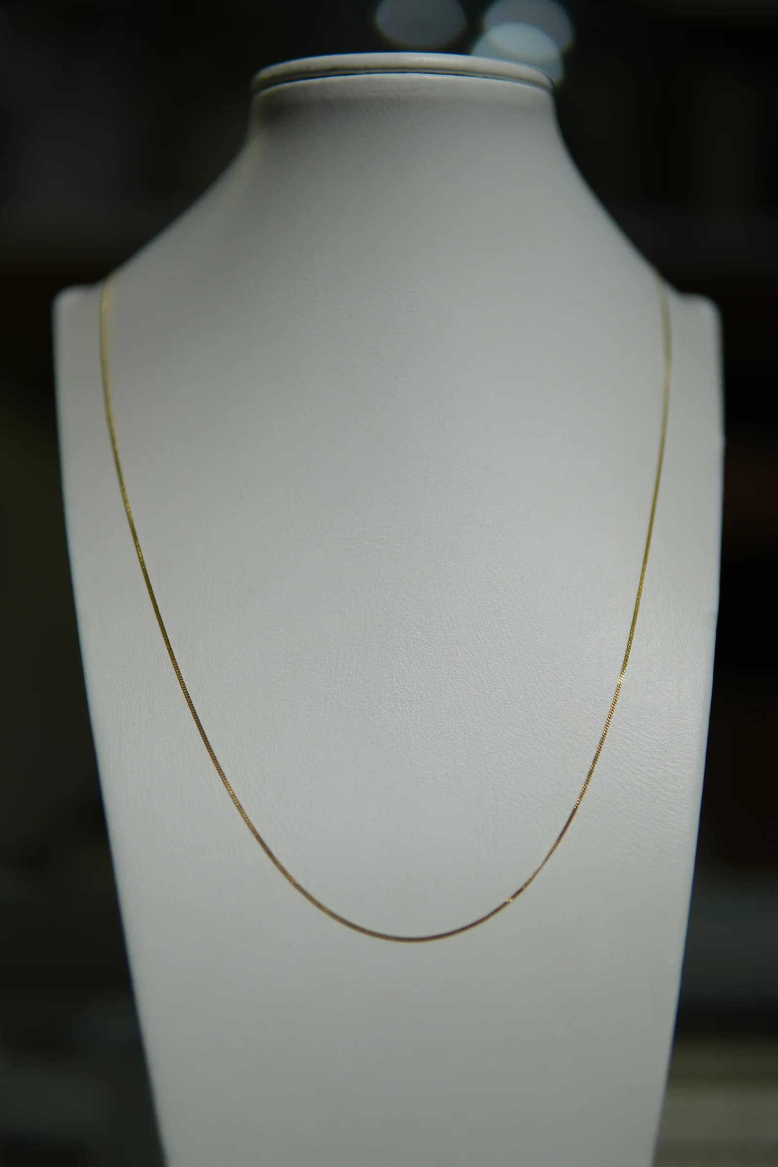 Cadena delicada de eslabón cerrado en oro amarillo 18k — vista 2