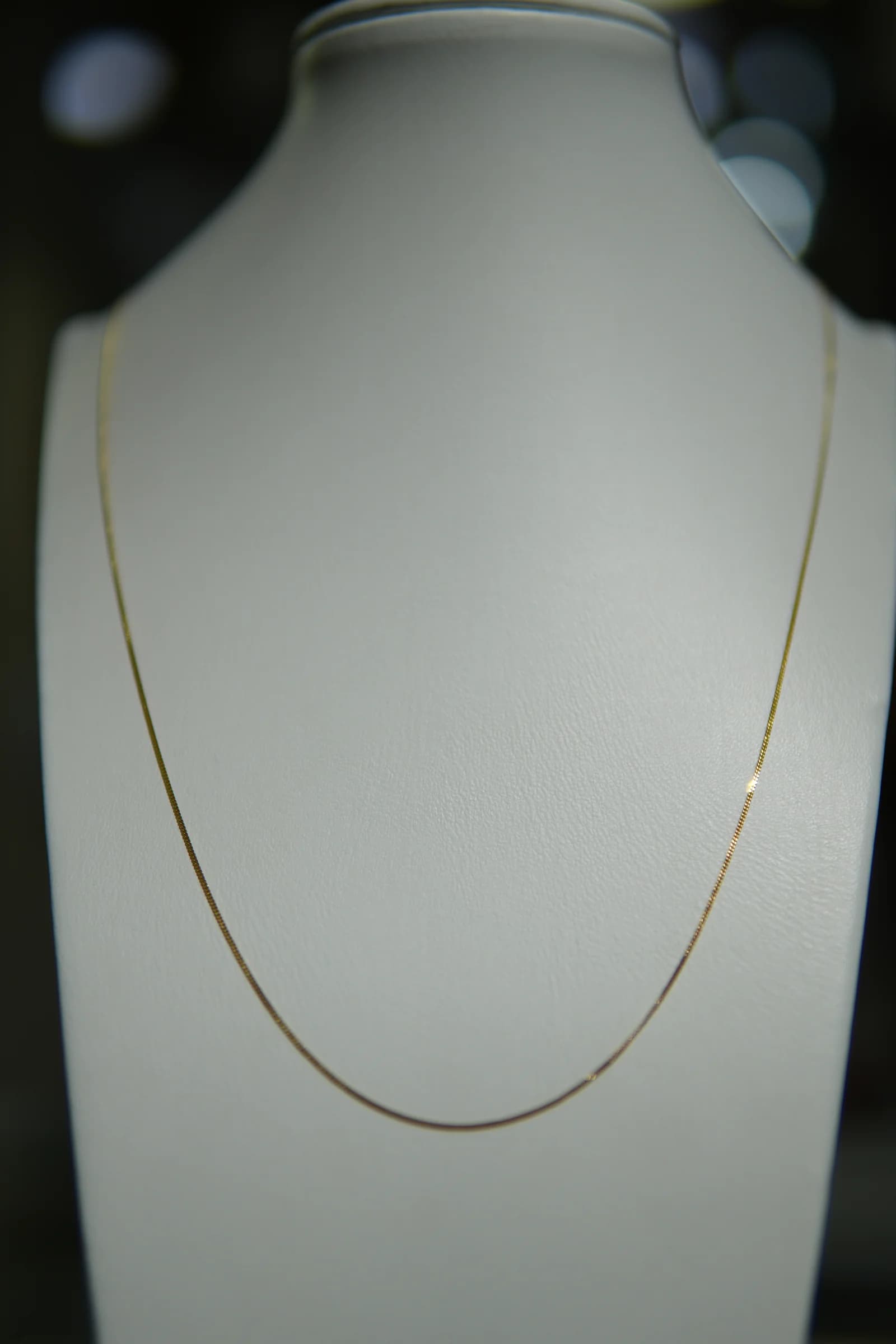Cadena delicada de eslabón cerrado en oro amarillo 18k — vista 3