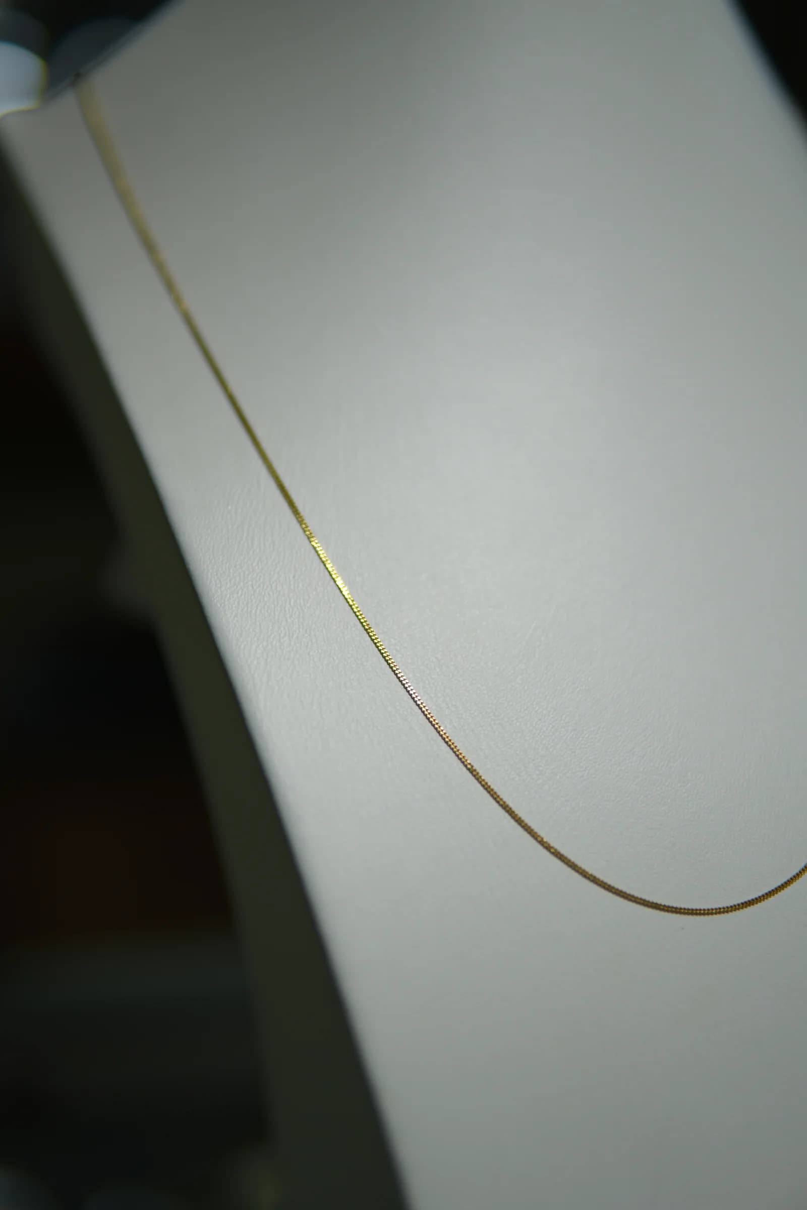 Cadena delicada de eslabón cerrado en oro amarillo 18k — vista 4