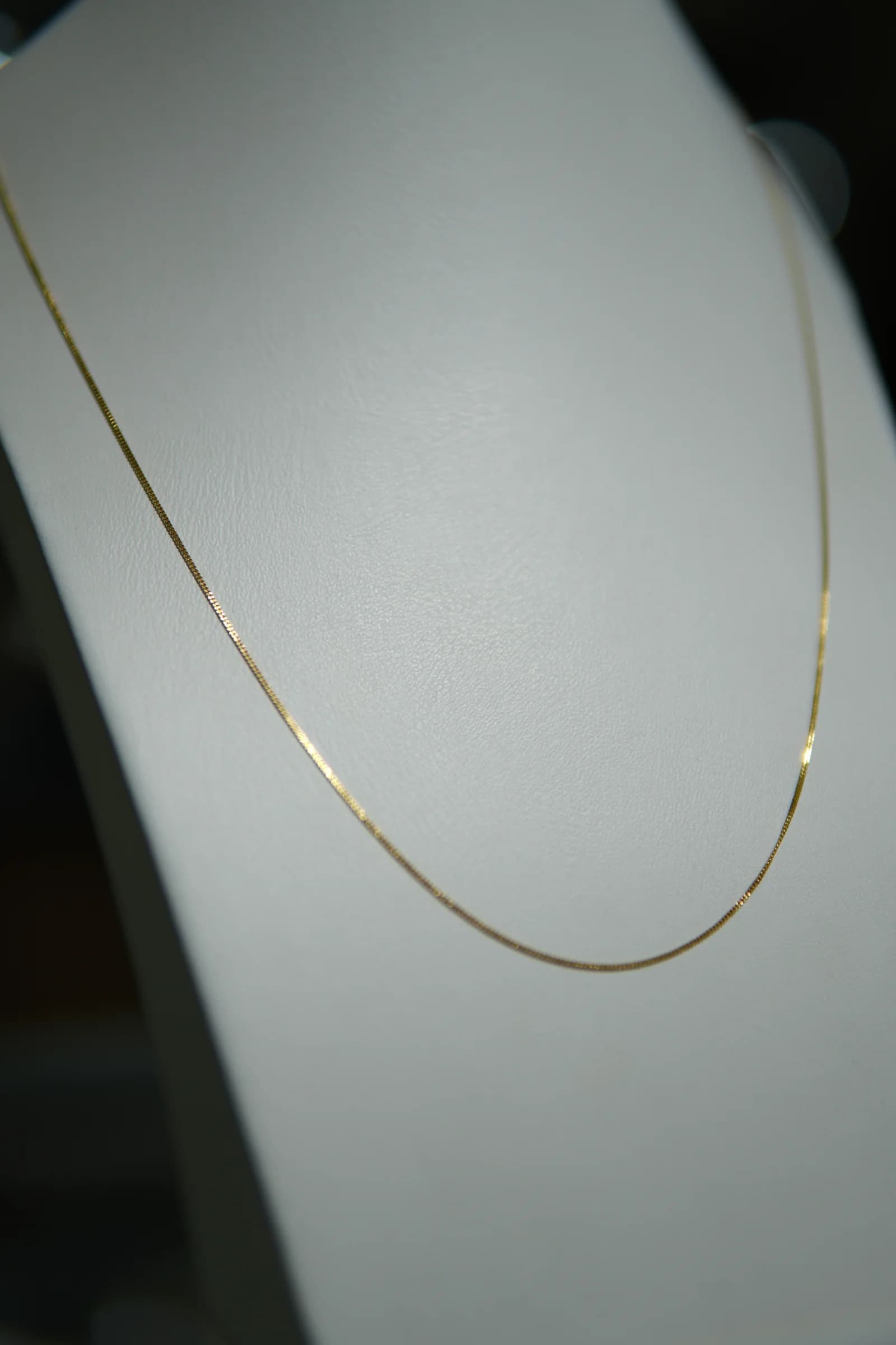 Cadena delicada de eslabón cerrado en oro amarillo 18k — vista 5