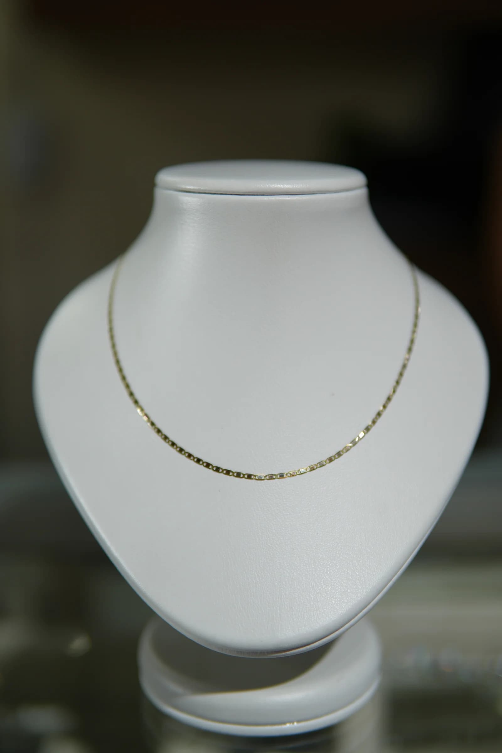 Cadena fina de eslabón compacto en oro amarillo 18k — vista 1