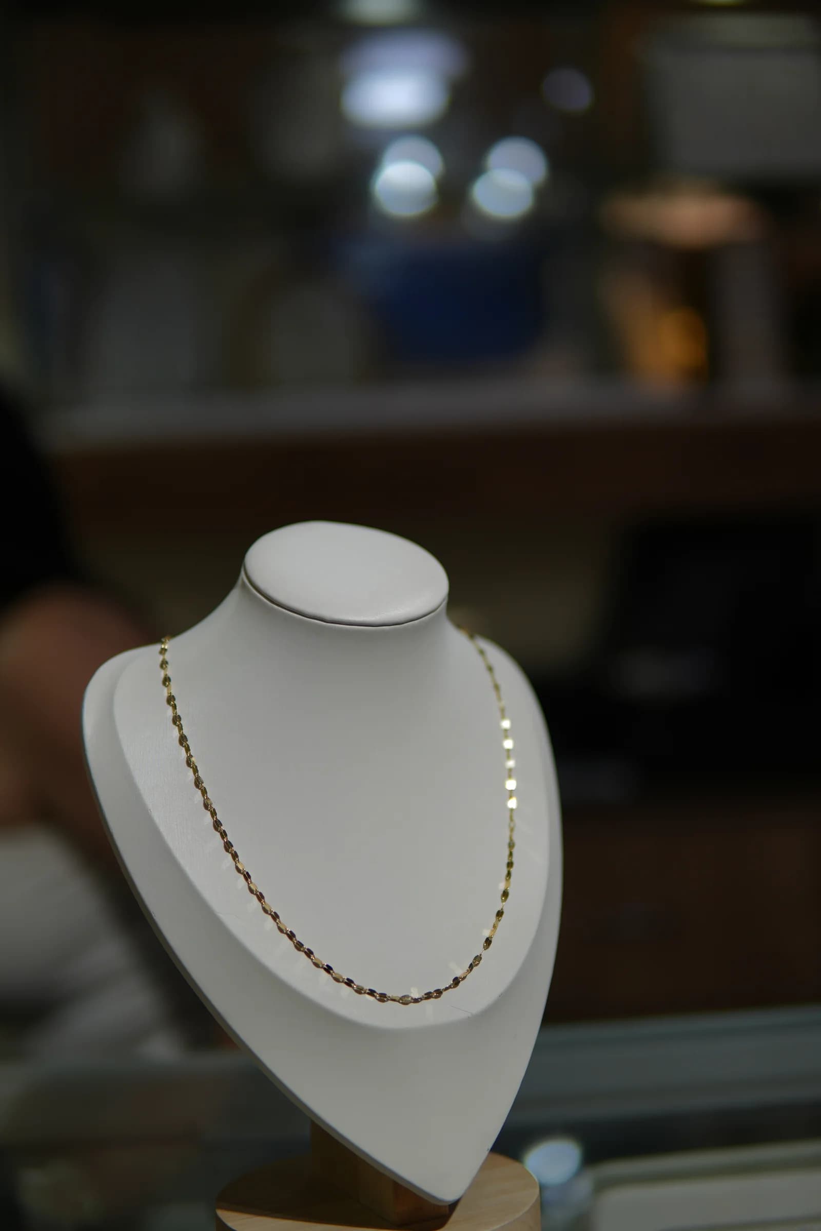 Cadena de eslabón amplio y brillo marcado en oro amarillo 18k — vista 1