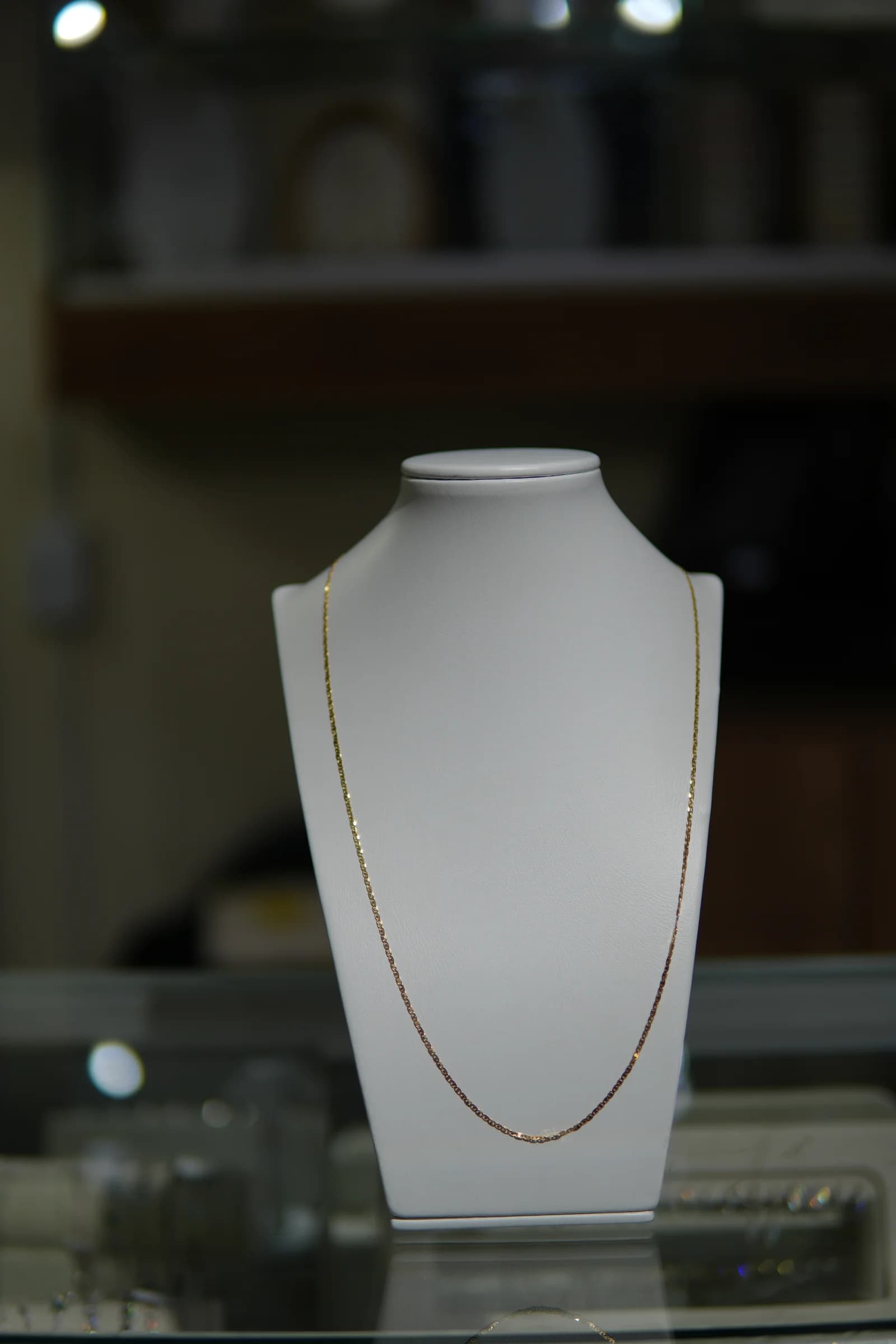 Cadena de eslabón medio y acabado luminoso en oro amarillo 18k — vista 1