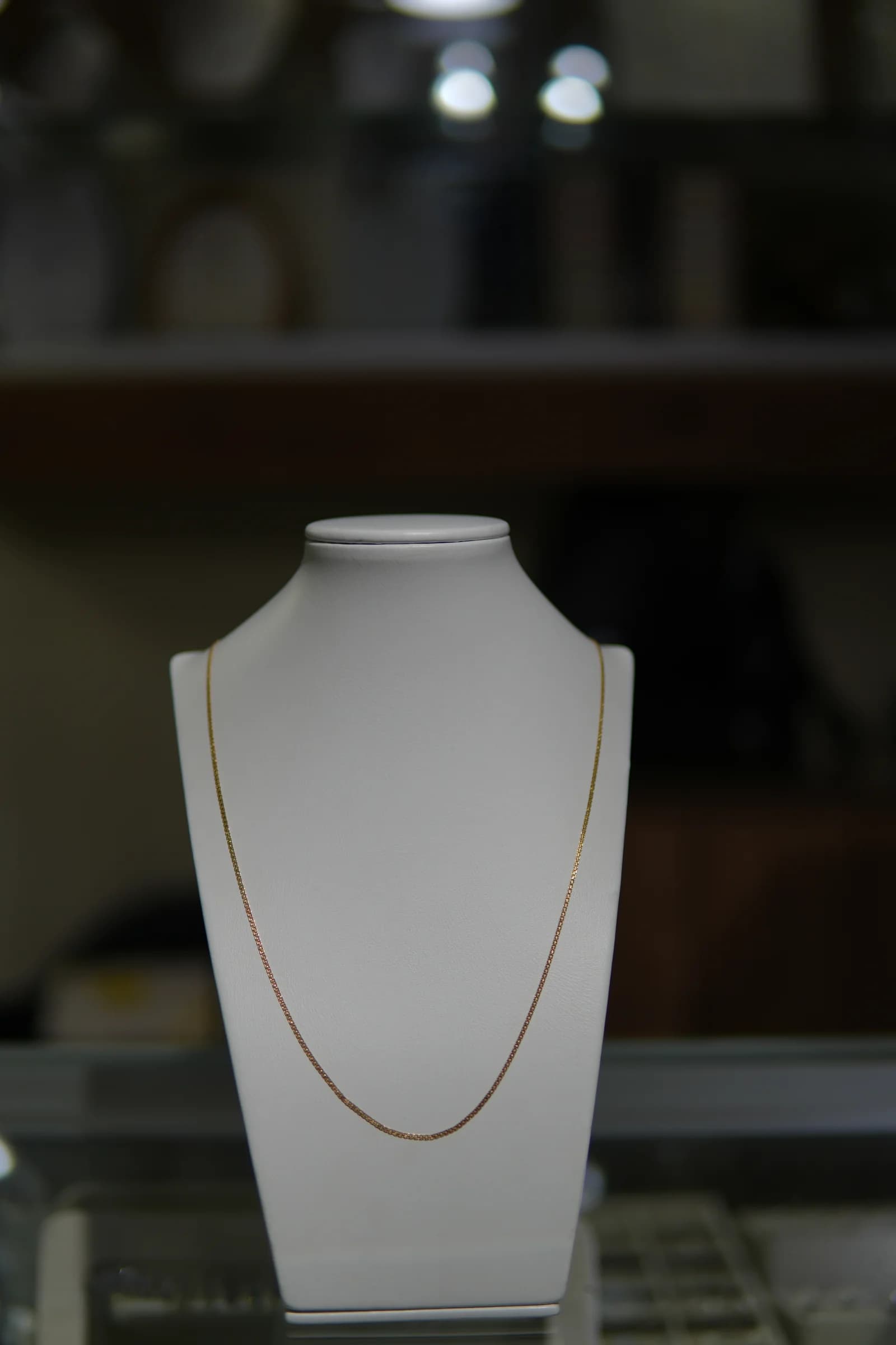 Cadena fina de textura regular en oro amarillo 18k — vista 1