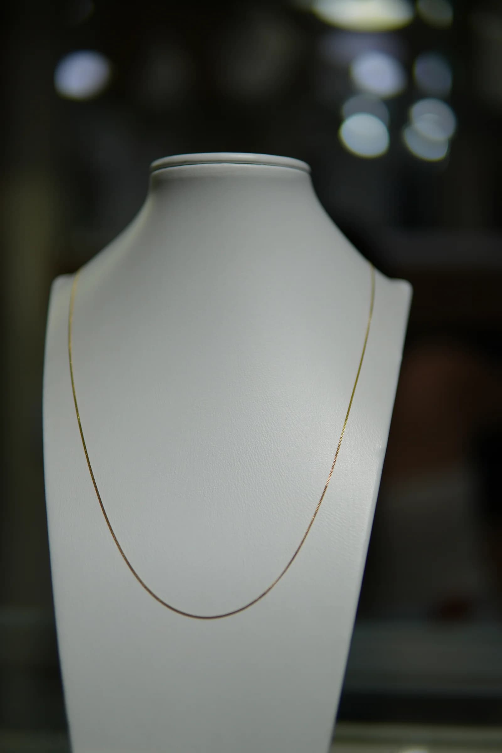 Cadena delicada de eslabón cerrado en oro amarillo 18k — vista 1
